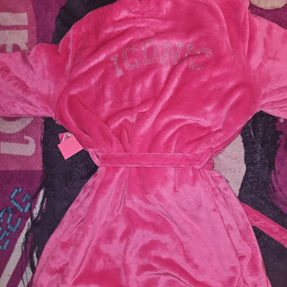 Paris Hilton Fuchsia Plush Robe - Picture 3 of 4
